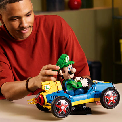 LEGO Super Mario: Mario Kart – Luigi & Mach 8 Building Set 72050
